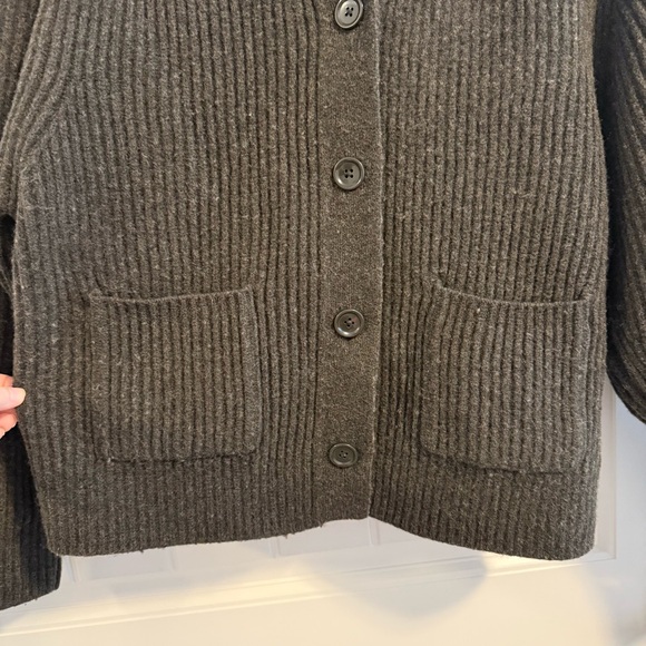 Uniqlo Women’s Grey Ribbed Wool Cropped Cardigan - Picture 6 of 7